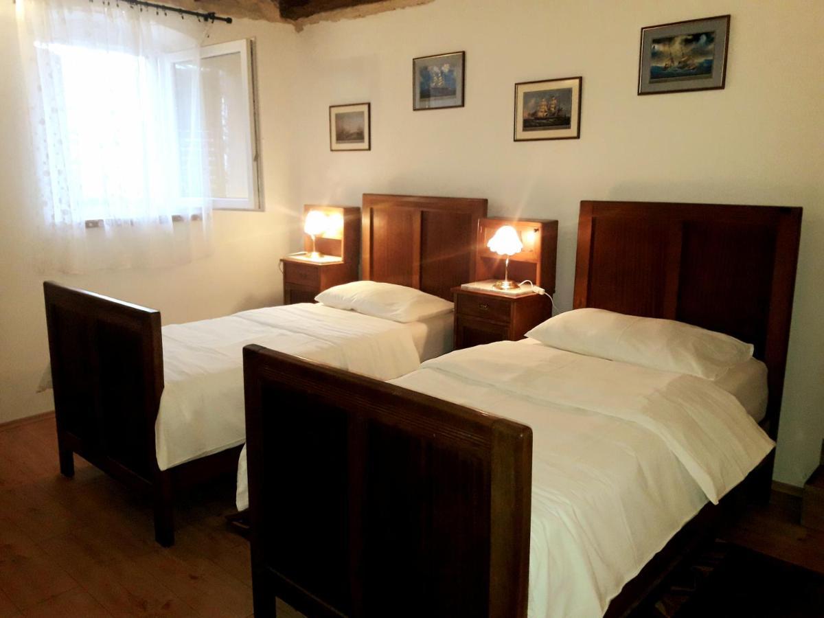 Casa Istriana Nona Pina Βίλα Kaštelir Εξωτερικό φωτογραφία