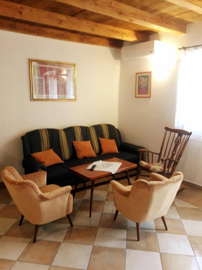 Casa Istriana Nona Pina Βίλα Kaštelir Εξωτερικό φωτογραφία
