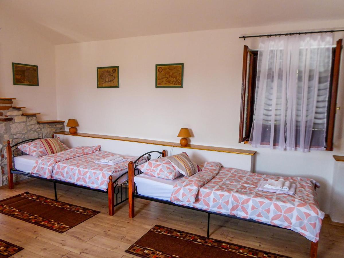 Casa Istriana Nona Pina Βίλα Kaštelir Εξωτερικό φωτογραφία