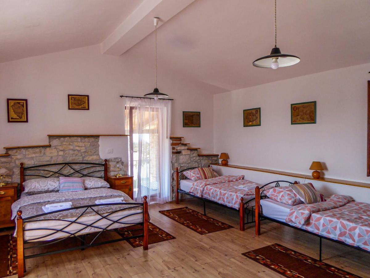 Casa Istriana Nona Pina Βίλα Kaštelir Εξωτερικό φωτογραφία